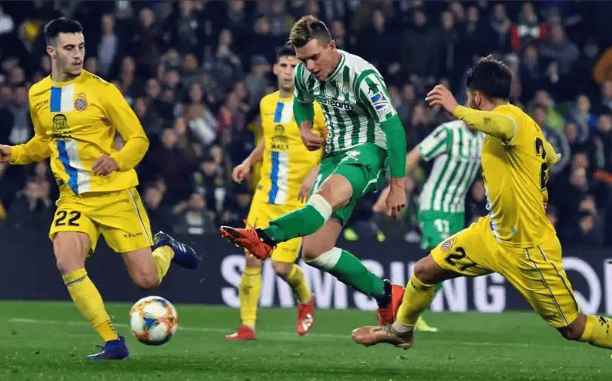 澳客官方入口-精英对决!足球舞台上的巅峰之战(精英对决!足球舞台上的巅峰之战在线观看)