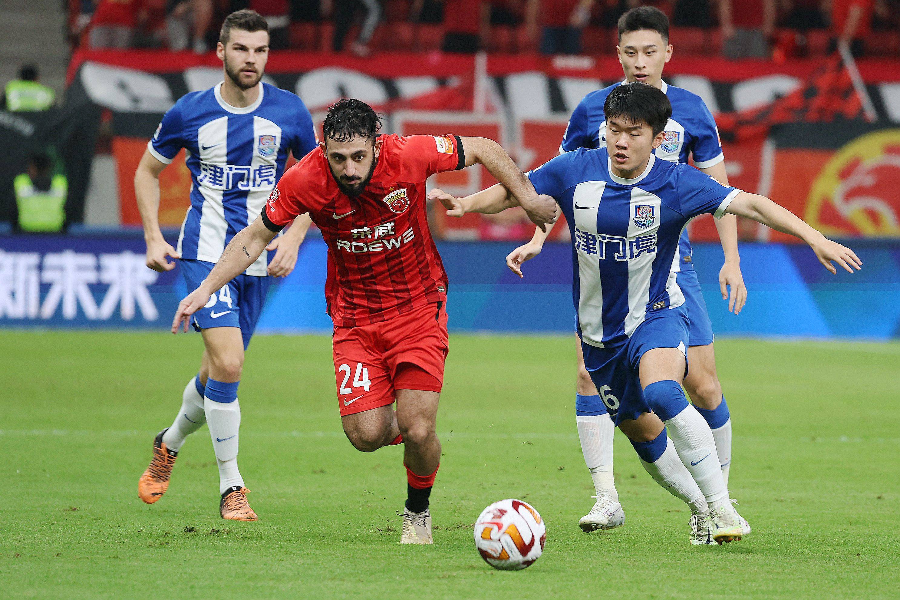 澳客网页版-包含在上海海港赛场上演亚冠,进球,引发教练席炸锅的词条