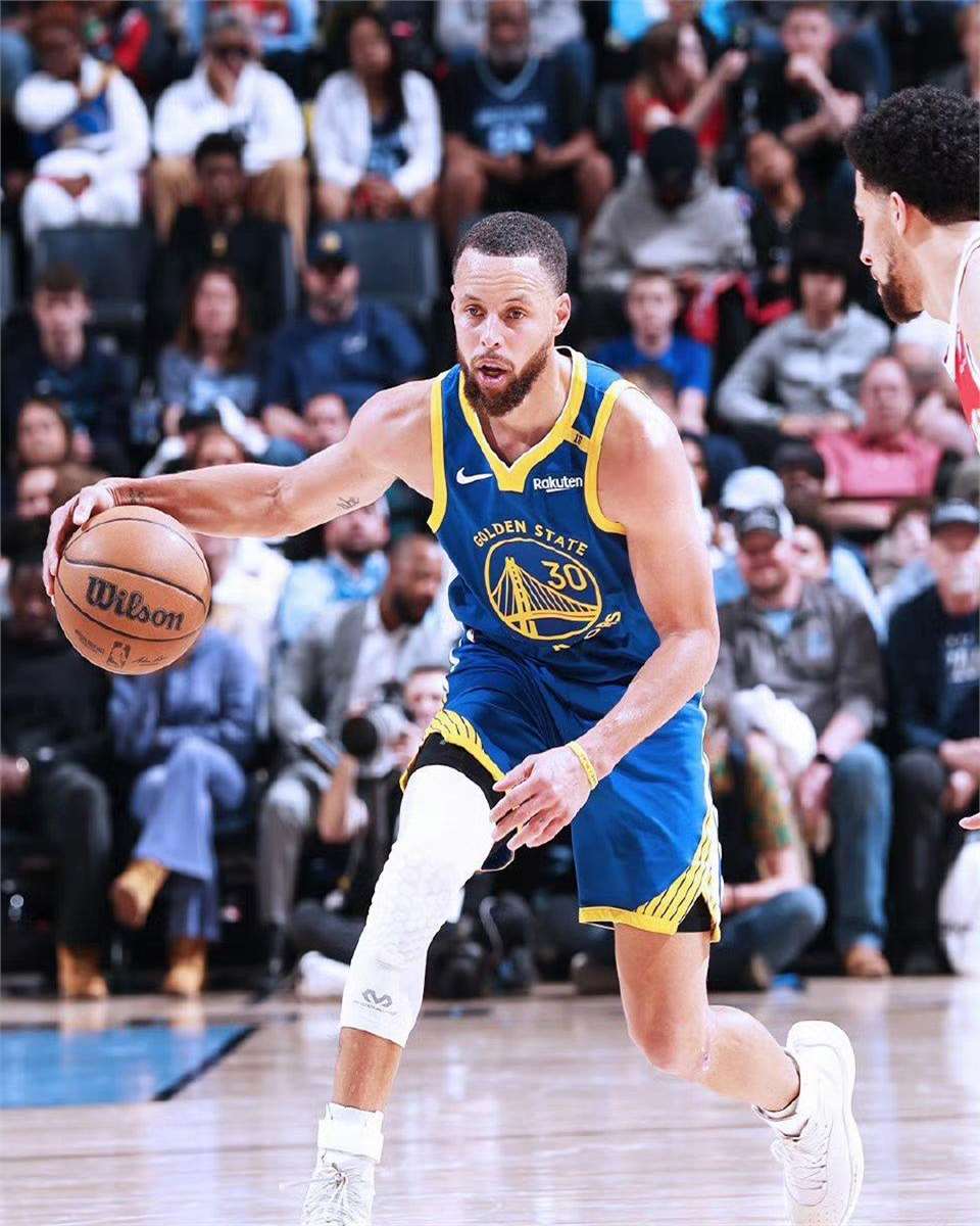 澳客vip注册-勇士队后卫状态回升,帮助球队稳定局势的简单介绍