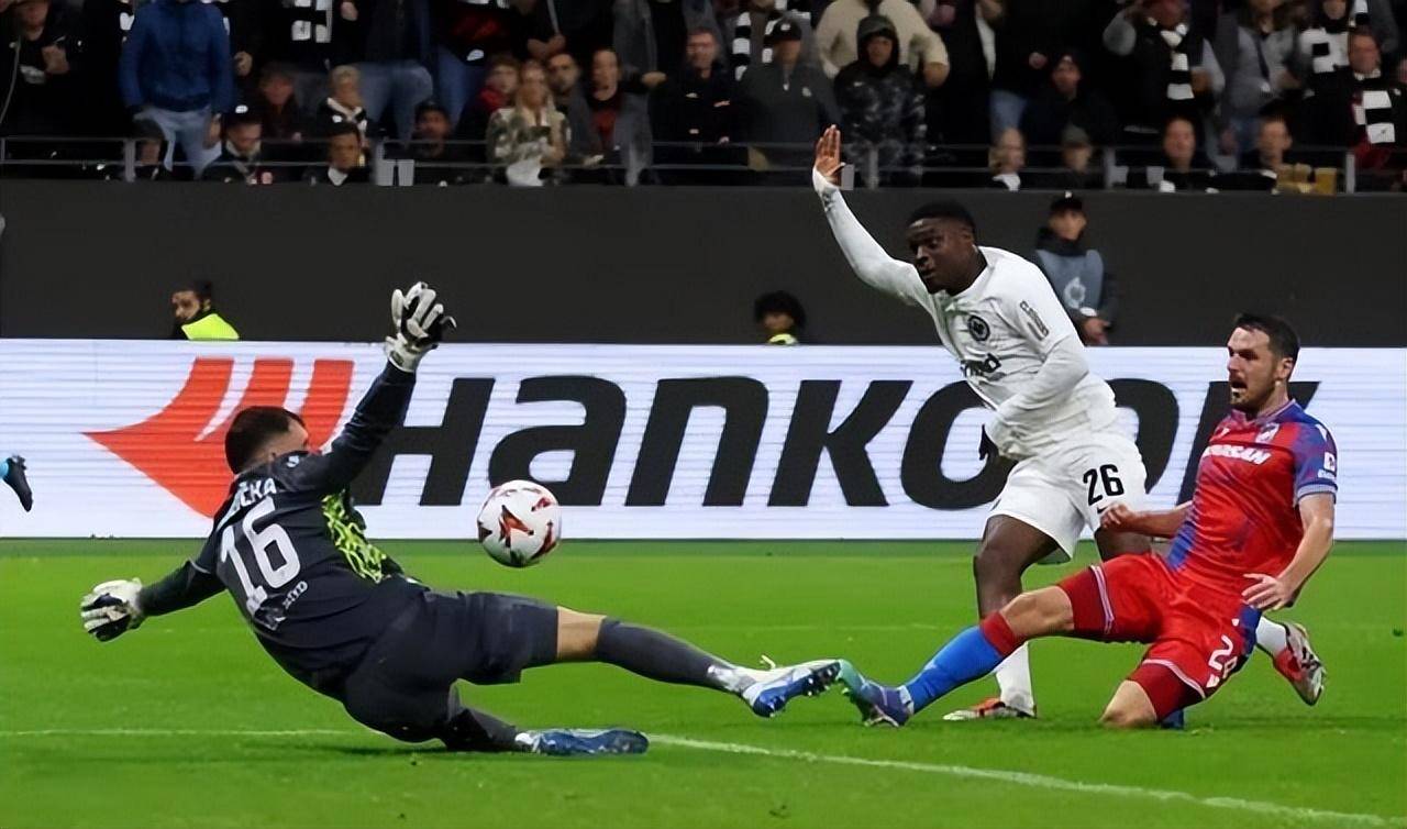 澳客直播-包含法兰克福豪取三分,继续领跑积分榜的词条