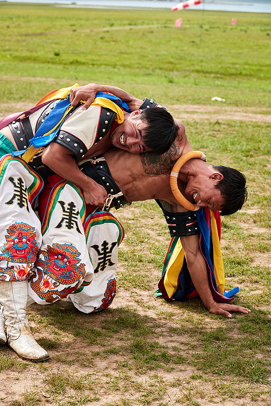 澳客app下载-蒙古队在摔跤比赛中表现出色