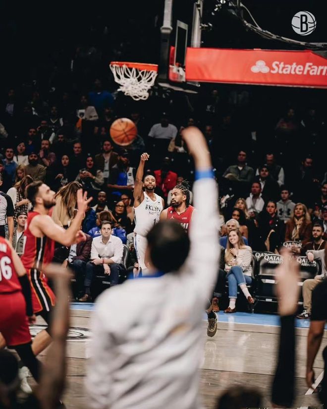 澳客入口-青年球员在比赛中展现出惊艳表现