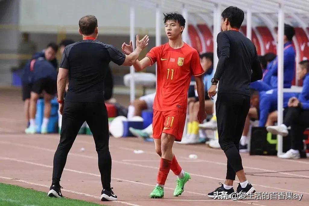 澳客竞技-包含球队主帅带领球员进行紧张备战的词条