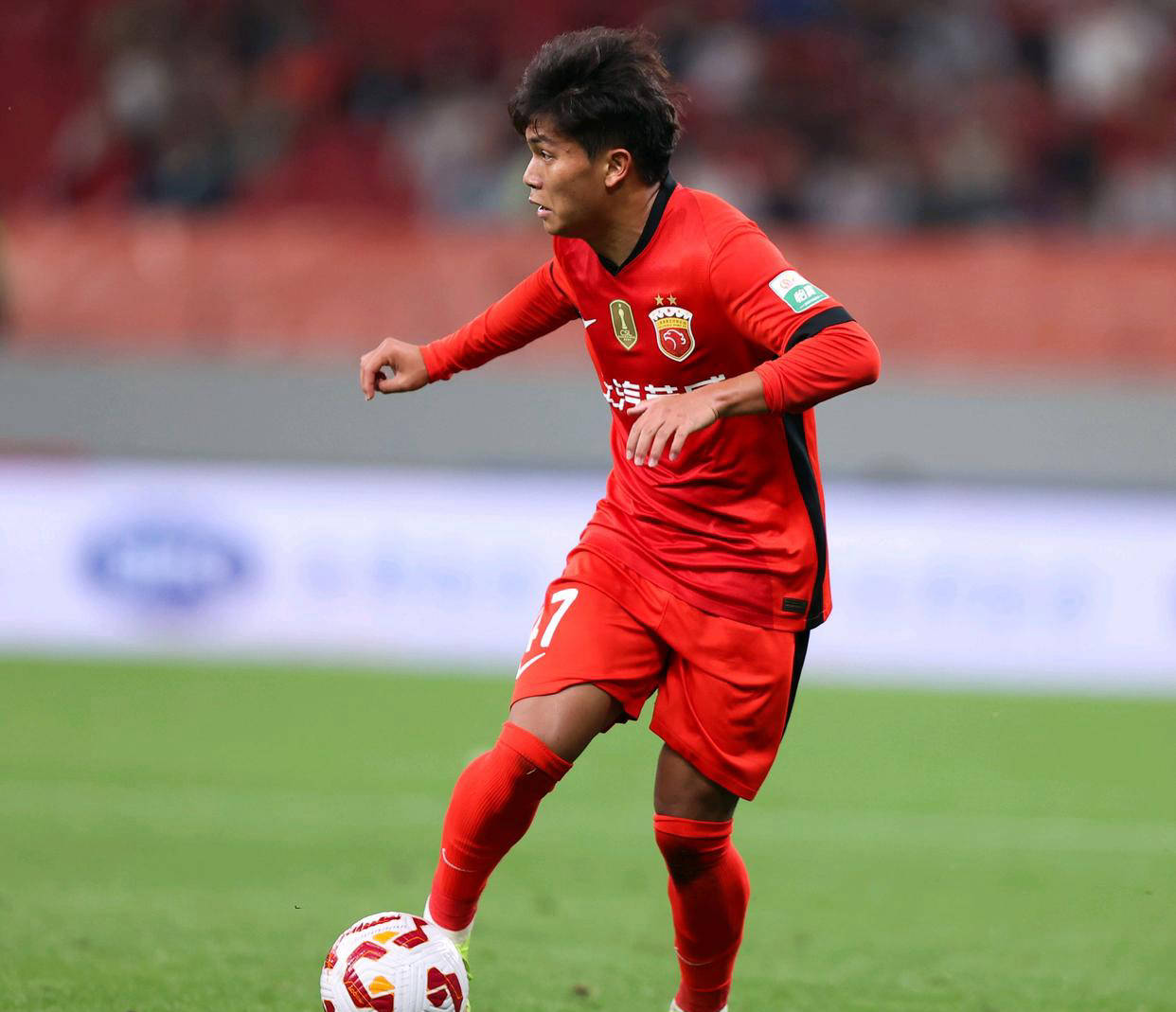 澳客网页版-球员在大型比赛中展现出色表现，获得关注